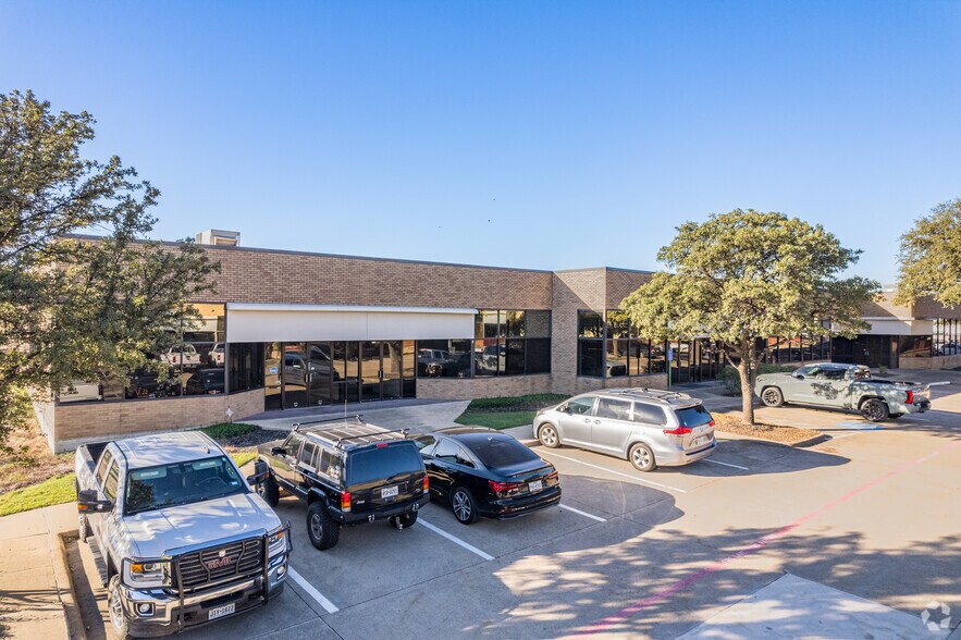 10525 Newkirk St, Dallas, TX à louer - Photo de l’immeuble – Image 2 sur 4