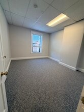 47-61 Langley Rd, Newton, MA à louer Photo intérieure– Image 2 sur 3