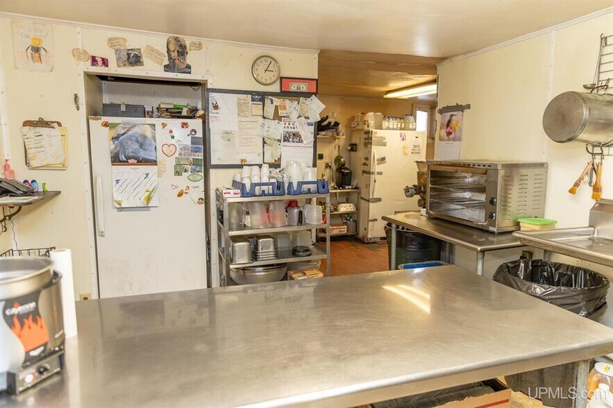 824 N 3rd St, Marquette, MI à vendre - Photo de l’immeuble – Image 3 sur 14