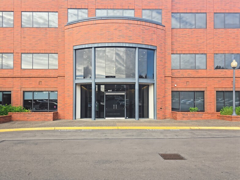 10121 SE Sunnyside Rd, Clackamas, OR à louer - Photo de l’immeuble – Image 2 sur 15