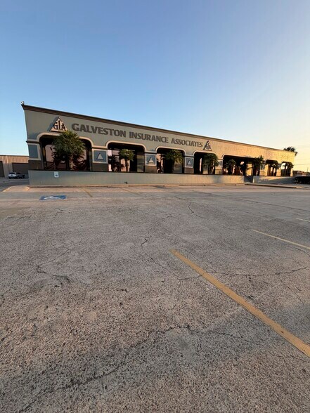 6025 Heards Ln, Galveston, TX à louer - Photo de l’immeuble – Image 2 sur 9