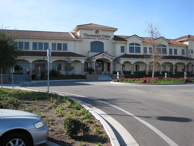 401-415 Rolling Oaks Dr, Thousand Oaks, CA à louer - Photo de l’immeuble – Image 2 sur 6