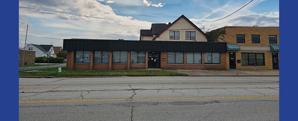 4503 Brookpark Rd, Parma, OH à louer - Photo de l’immeuble – Image 1 sur 6