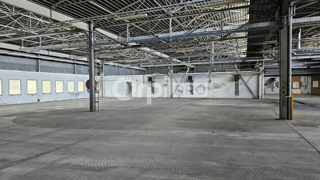 Plus de détails pour Local d’activités à vendre