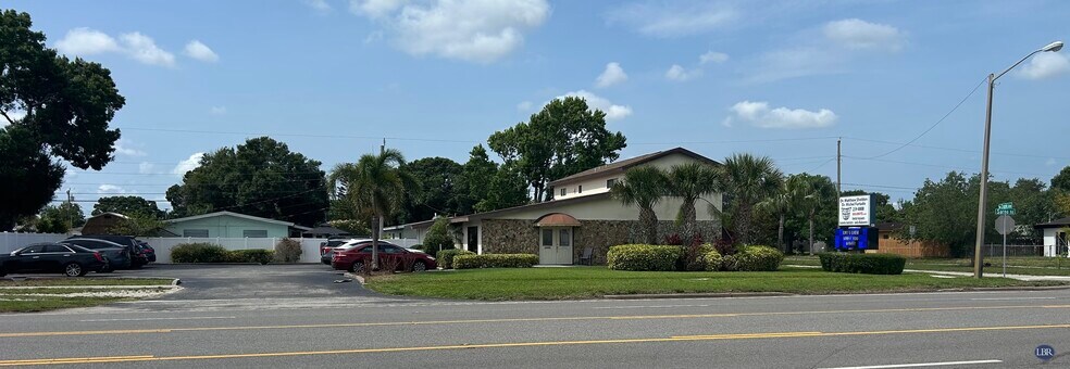 2211 Sarno Rd, Melbourne, FL à louer - Photo de l’immeuble – Image 1 sur 13