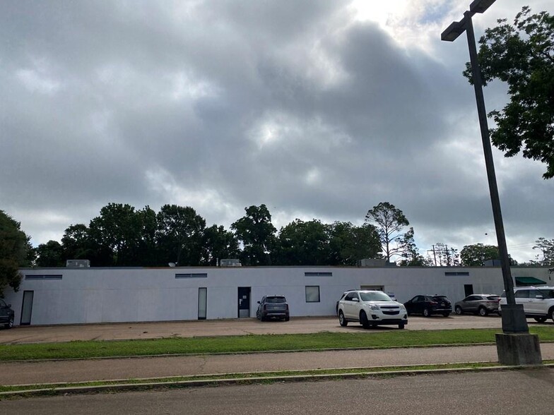 131-151 Jefferson Davis Blvd, Natchez, MS à louer - Photo de l’immeuble – Image 2 sur 4