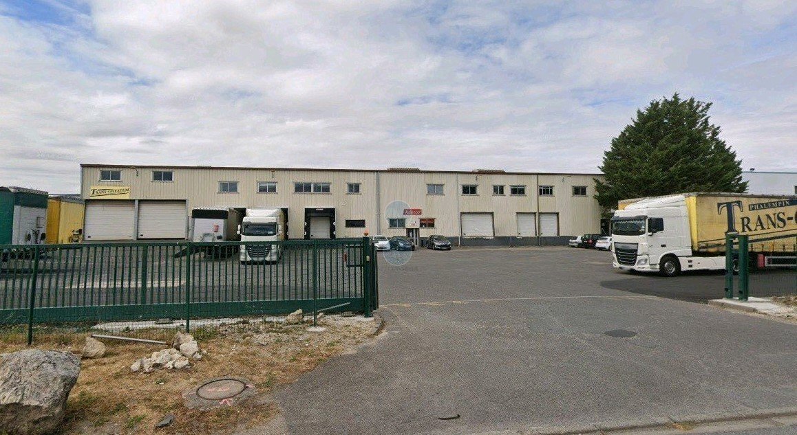 Local d'activités dans Ormes à vendre Photo de l’immeuble– Image 1 sur 2