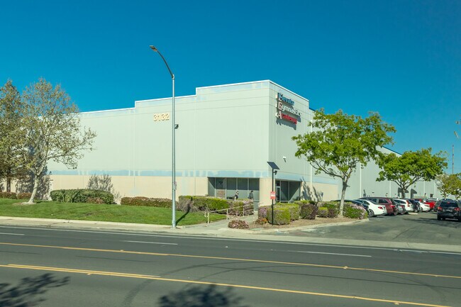 Plus de détails pour 3132 Dwight Rd, Elk Grove, CA - Industriel/Logistique à louer