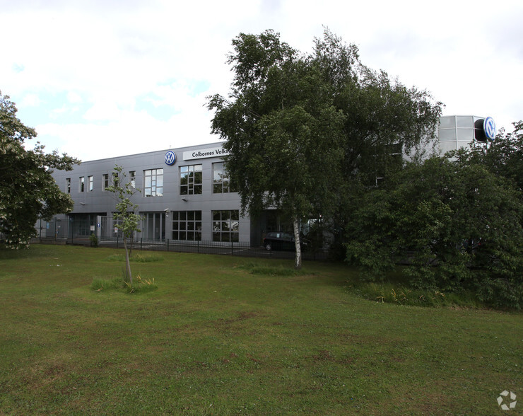 2 Esher Rd, Walton On Thames à louer - Photo de l’immeuble – Image 2 sur 8