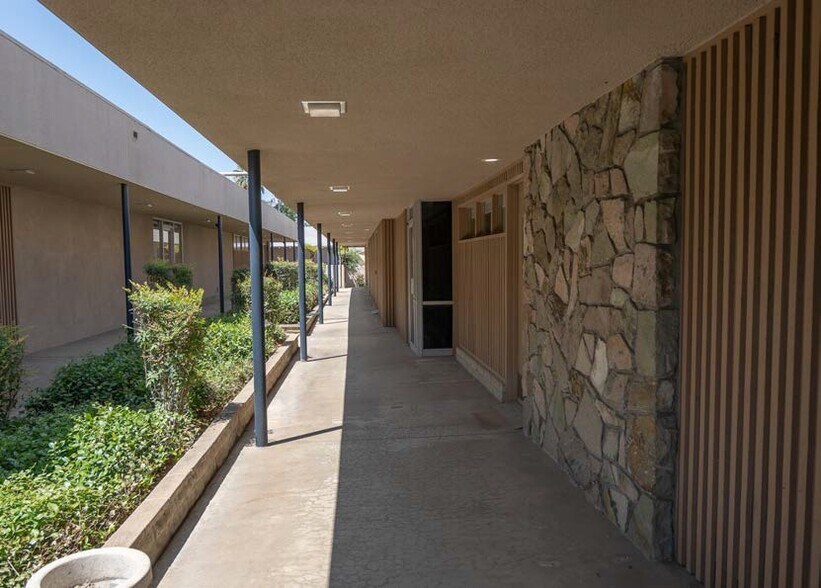 236 Cajon St, Redlands, CA à vendre - Photo de l’immeuble – Image 2 sur 5