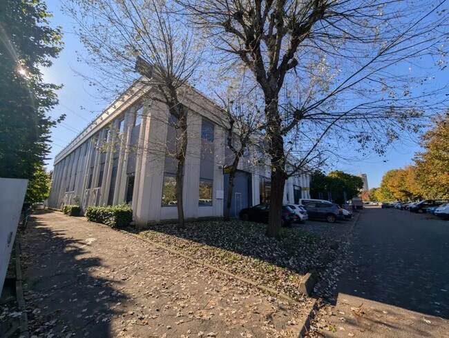 Plus de détails pour 9 Chaussée Jules César, Osny - Industriel/Logistique à vendre