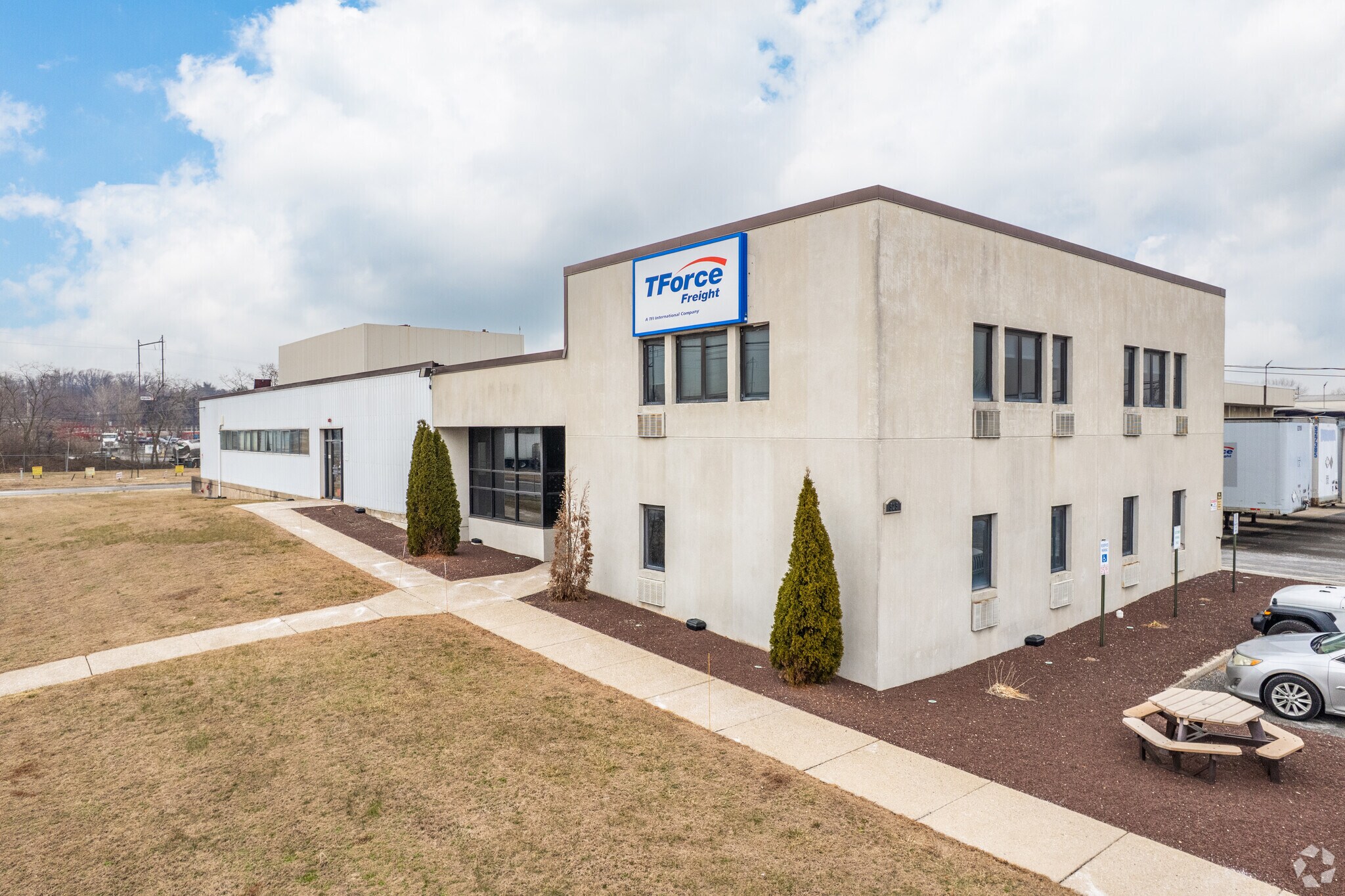 525 Imperial Ct, Bensalem, PA à louer Photo principale– Image 1 sur 6