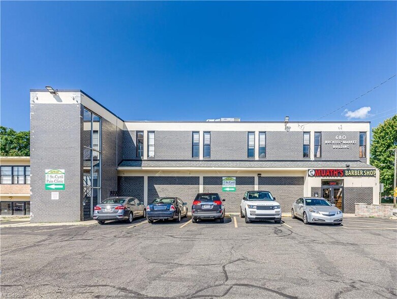 680 E Market St, Akron, OH à louer - Photo de l’immeuble – Image 2 sur 32