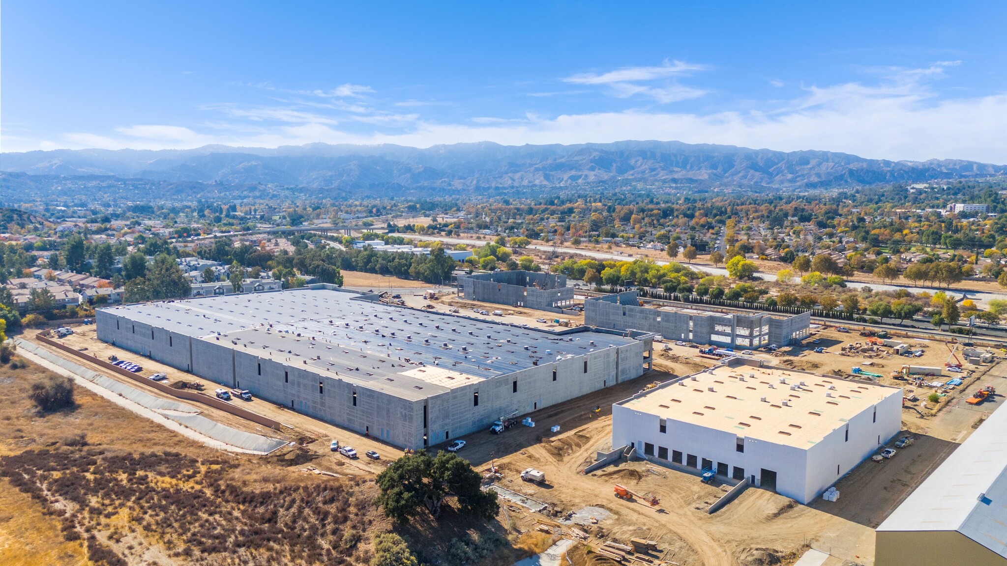 25400 Springbrook Ave, Santa Clarita, CA à louer Photo de la construction– Image 1 sur 20