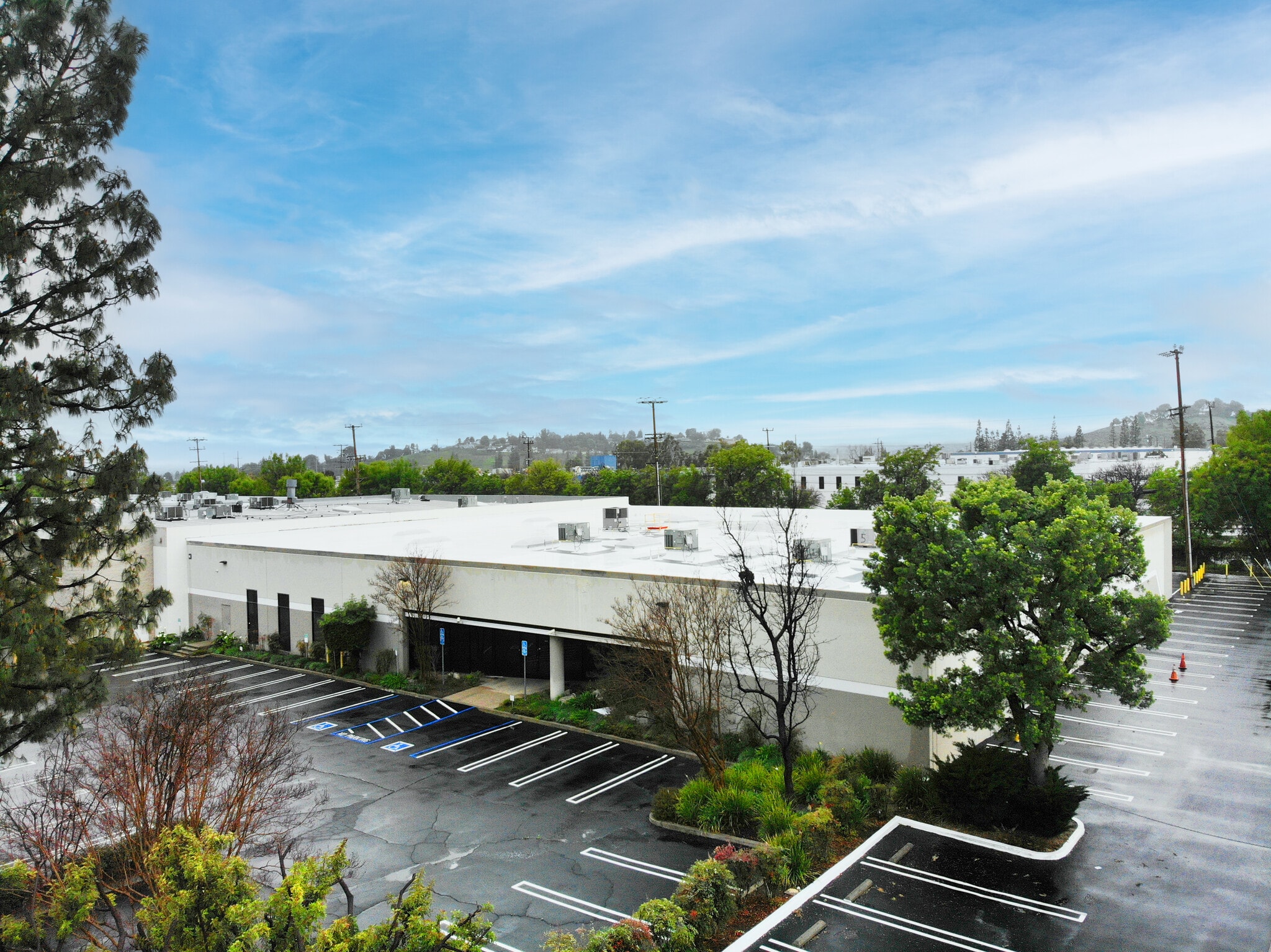 9327 Deering Ave, Chatsworth, CA à louer Photo principale– Image 1 sur 3