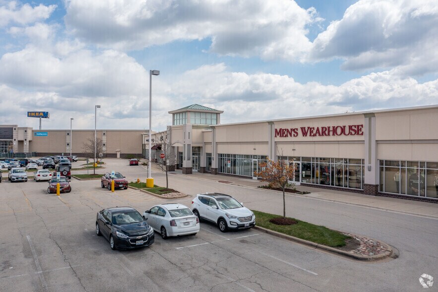 702-734 E Boughton Rd, Bolingbrook, IL à louer - Photo de l’immeuble – Image 1 sur 15