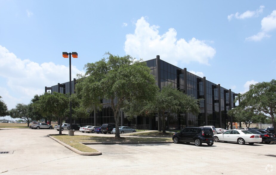 9950 Cypresswood Dr, Houston, TX à vendre - Photo de l’immeuble – Image 3 sur 9