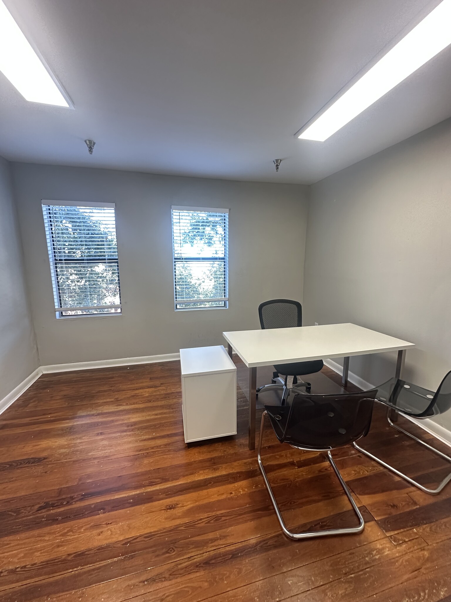 927 E New Haven Ave, Melbourne, FL à louer Photo intérieure– Image 1 sur 2