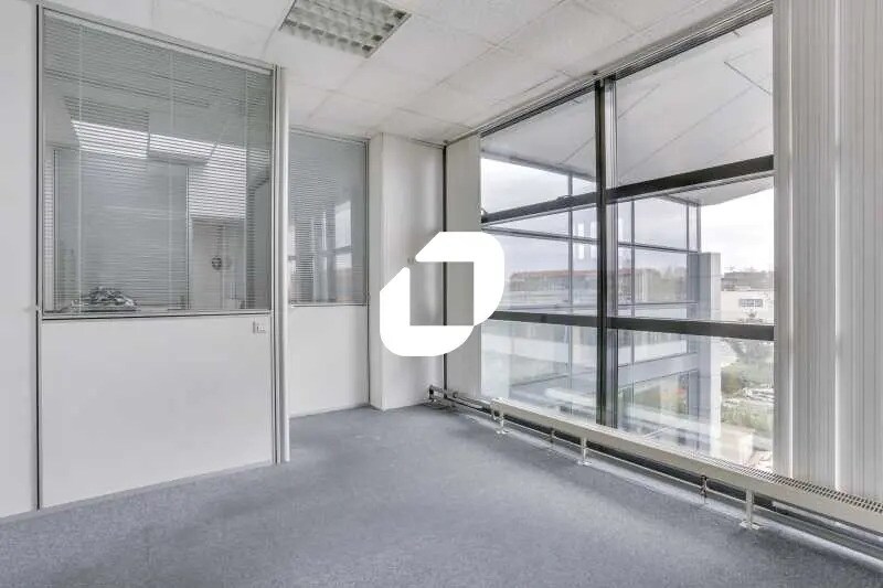 Local d’activités dans Nanterre à louer - Photo de l’immeuble – Image 1 sur 7