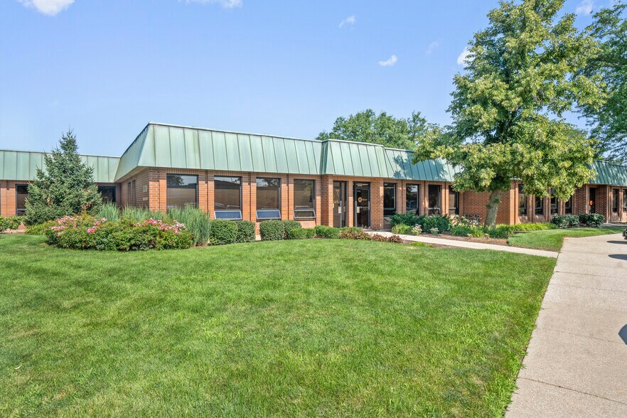 1323 Butterfield Rd, Downers Grove, IL à louer - Photo de l’immeuble – Image 1 sur 9