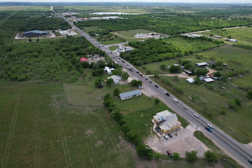 14060 Camino Real, Kyle, TX à vendre - Photo principale – Image 1 sur 9