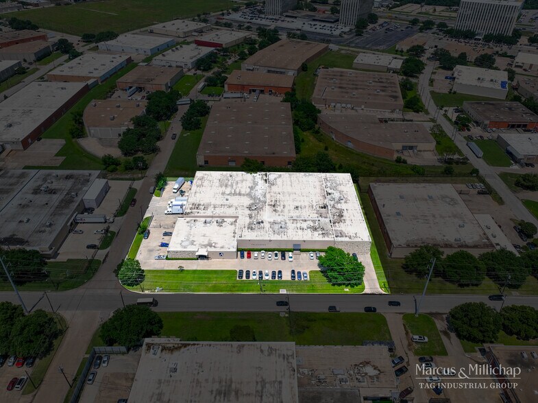 8888 Governors Row, Dallas, TX à vendre - Photo de l’immeuble – Image 2 sur 5