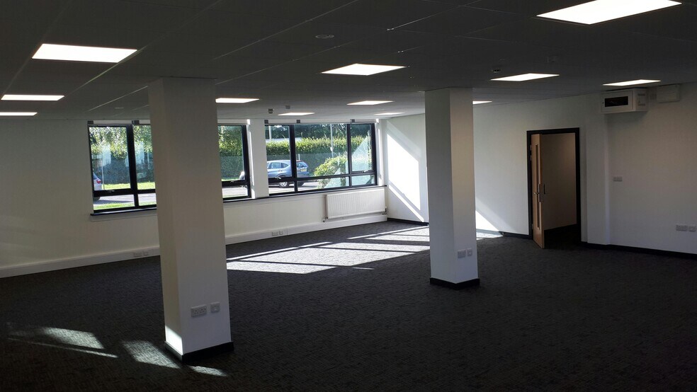 Corinium Ave, Gloucester à louer - Photo de l’immeuble – Image 2 sur 7