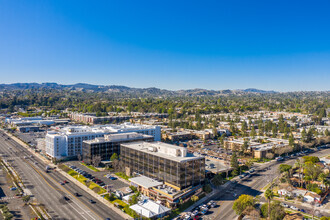 6325 Topanga Canyon Blvd, Woodland Hills, CA - VUE AÉRIENNE  vue de carte