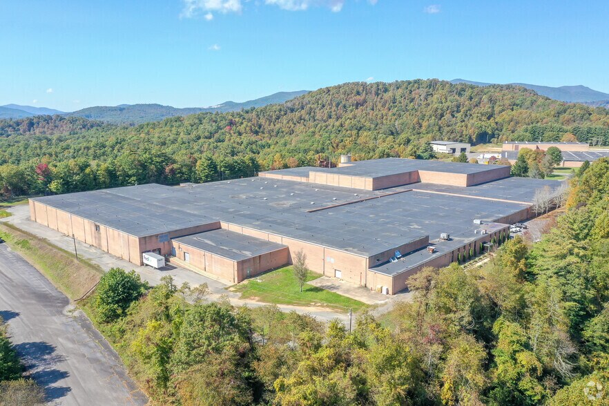 165 One Genesis Way, Spruce Pine, NC à vendre - Photo de l’immeuble – Image 1 sur 5