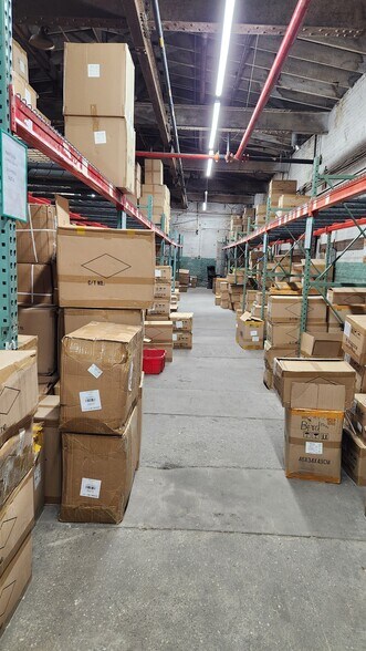 2230 119th St, College Point, NY à louer - Photo de l’immeuble – Image 2 sur 3