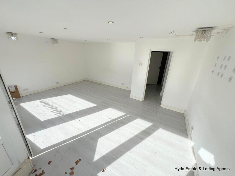 426 Bury Old Rd, Manchester à louer - Photo intérieure – Image 3 sur 8