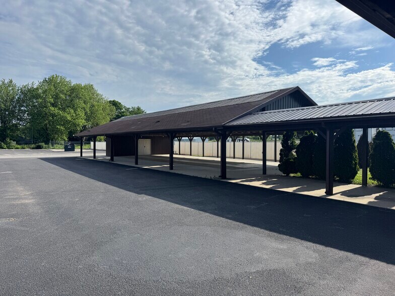 65856 Lincolnway E, Goshen, IN à louer - Photo de l’immeuble – Image 3 sur 12