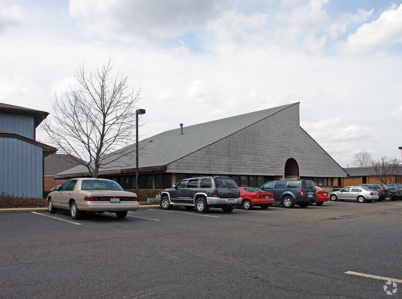 70 N Miller Rd, Akron, OH à louer - Photo principale – Image 1 sur 10