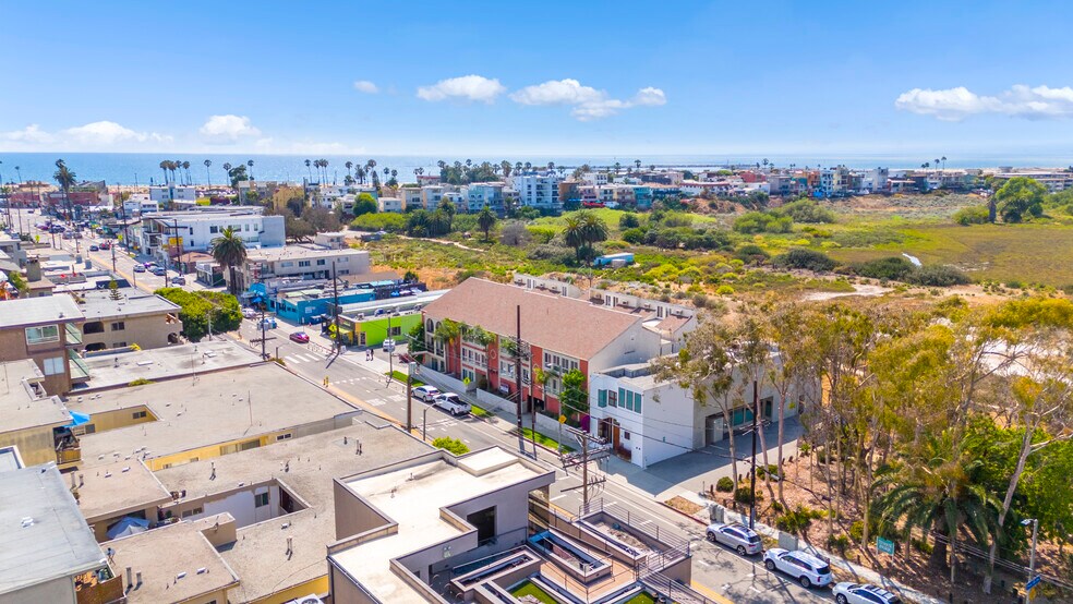 411 Culver Blvd, Playa Del Rey, CA à vendre - Photo de l’immeuble – Image 1 sur 13