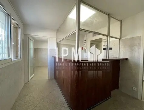 Bureau dans Marseille à louer - Hall d’entrée – Image 2 sur 5