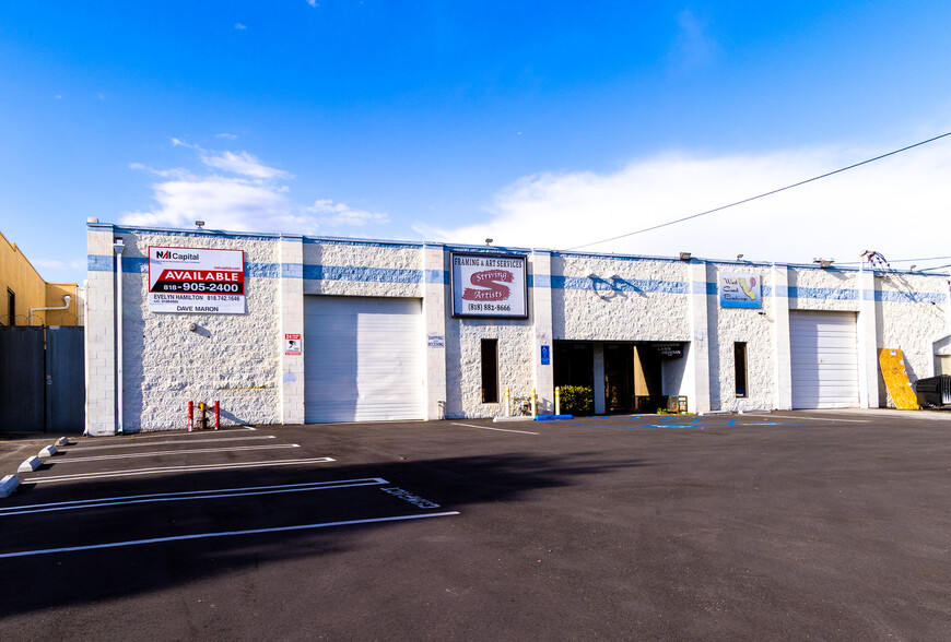 21717-21723 Plummer St, Chatsworth, CA à louer - Photo de l’immeuble – Image 1 sur 6
