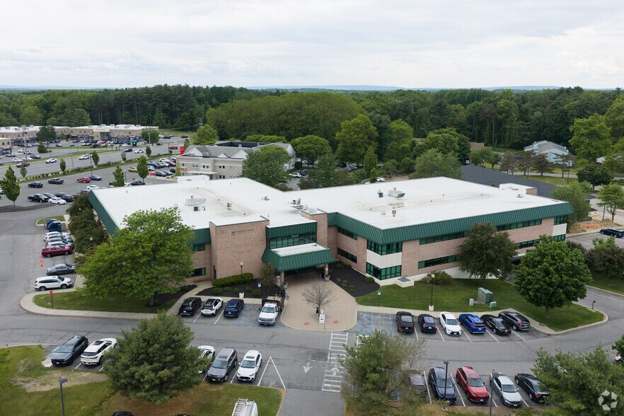 855 Route 146, Clifton Park, NY à louer - Photo de l’immeuble – Image 1 sur 14