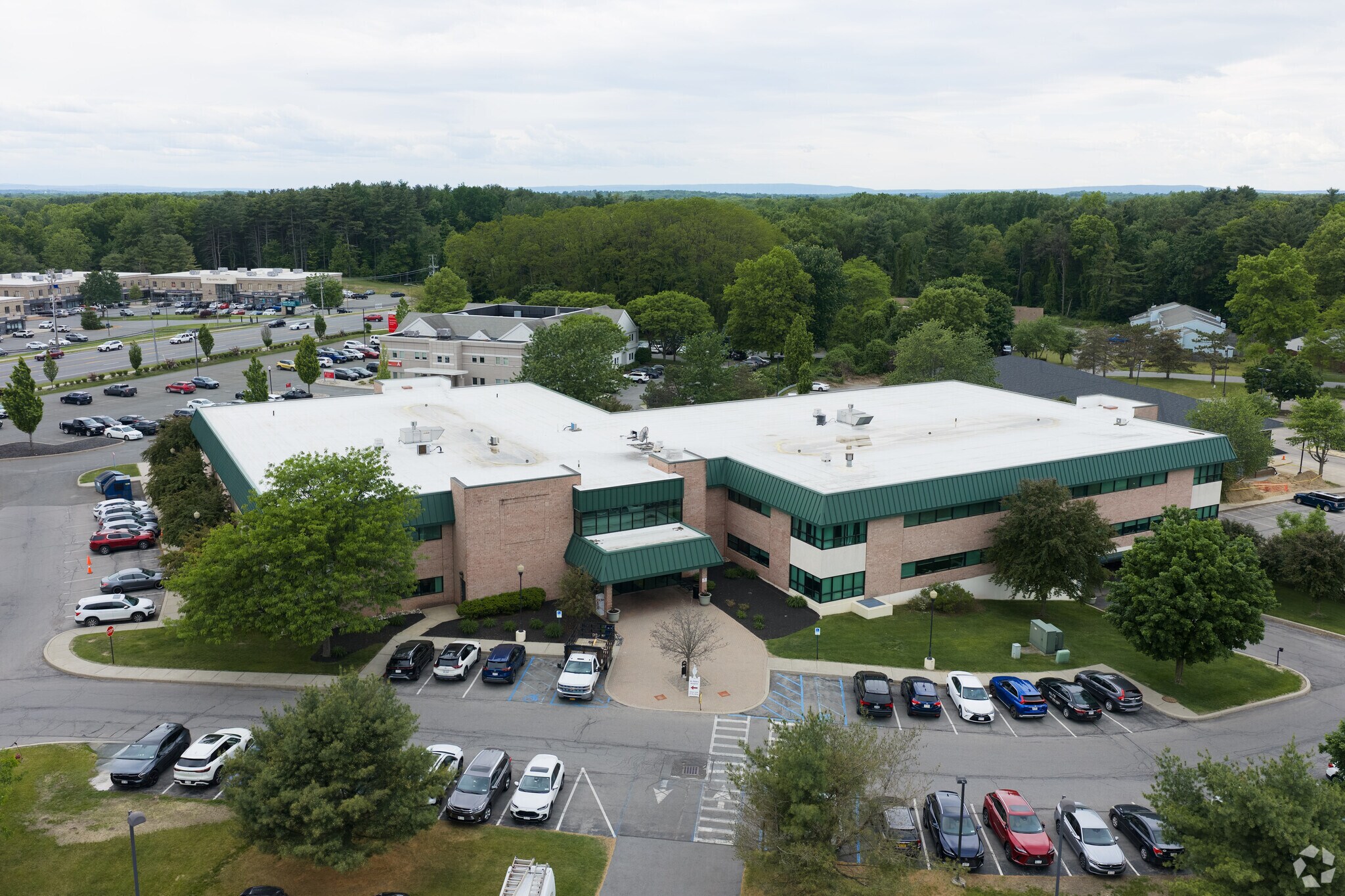855 Route 146, Clifton Park, NY à louer Photo de l’immeuble– Image 1 sur 15