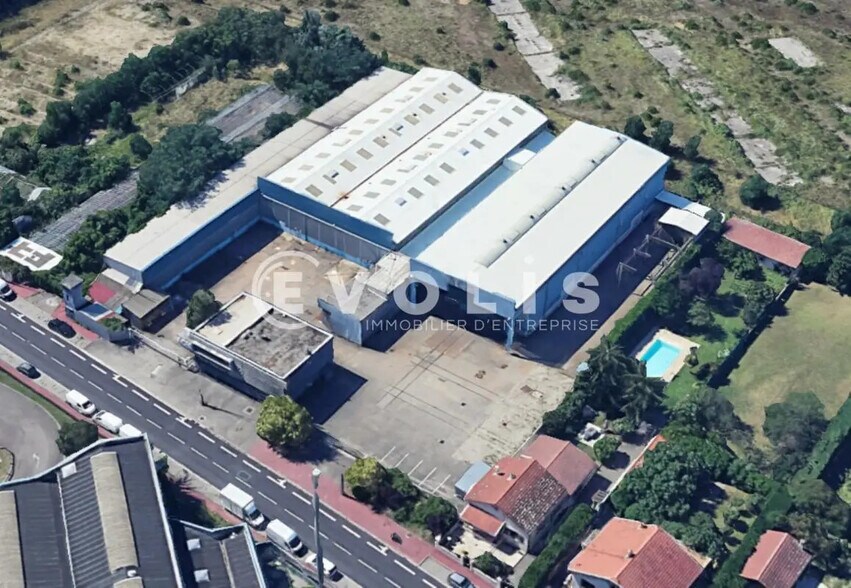 Local d’activités dans Saint-Priest à louer - Photo de l’immeuble – Image 1 sur 18