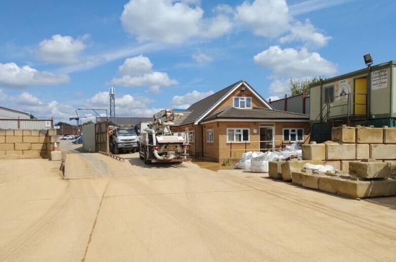 47-49 Burrowfield, Welwyn Garden City à louer Photo de l’immeuble– Image 1 sur 2