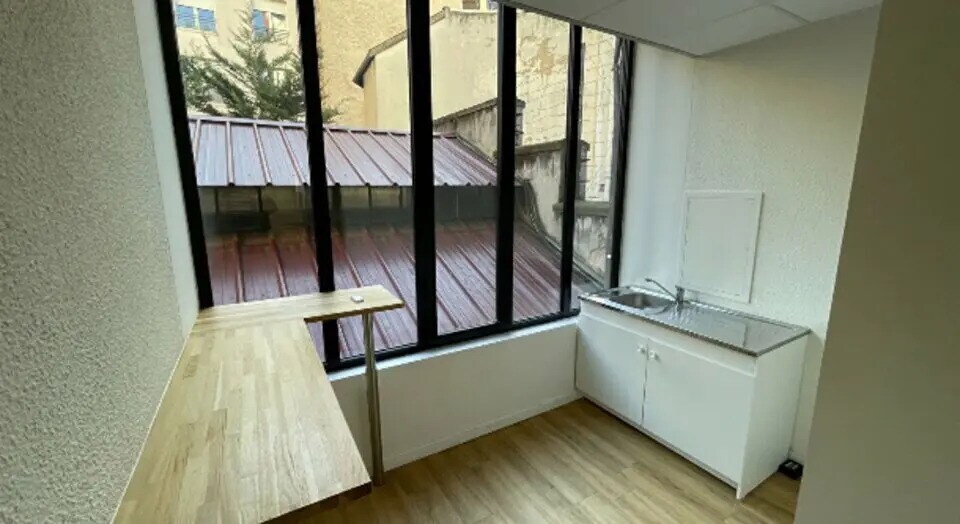 Bureau dans Lyon à louer - Photo de l’immeuble – Image 2 sur 4