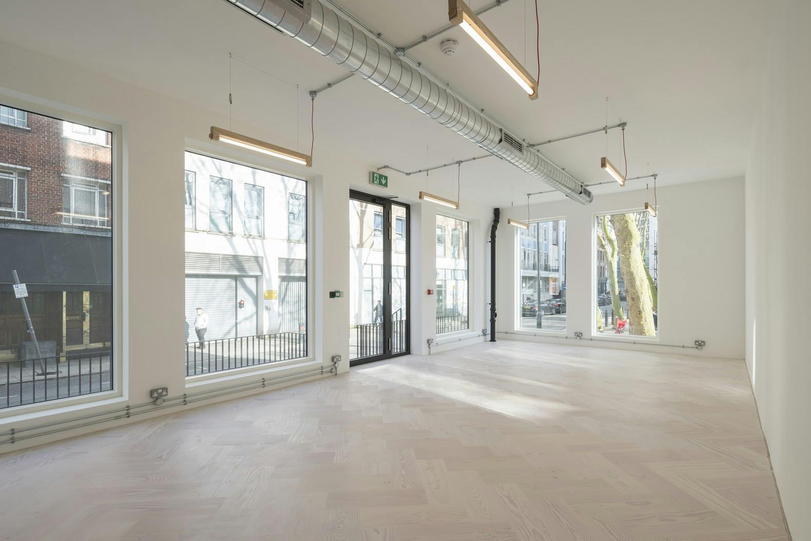 27-29 Whitfield St, Londres à louer Photo de l’immeuble– Image 1 sur 24