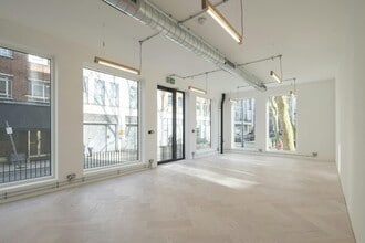 27-29 Whitfield St, Londres à louer Photo de l’immeuble– Image 1 sur 24