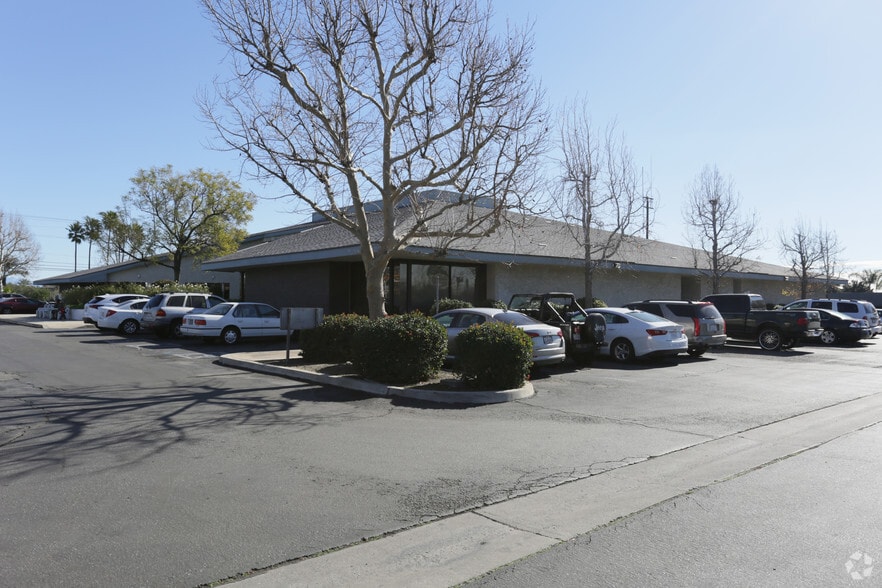 8110 Mango Ave, Fontana, CA à louer - Photo principale – Image 2 sur 11