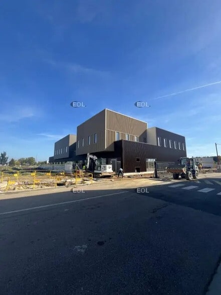 Local d'activités dans Buchelay à vendre - Photo de l’immeuble – Image 1 sur 3