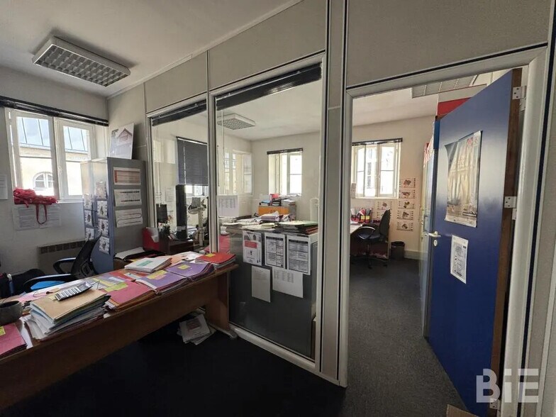 Bureau dans Bordeaux à louer - Photo de l’immeuble – Image 2 sur 2