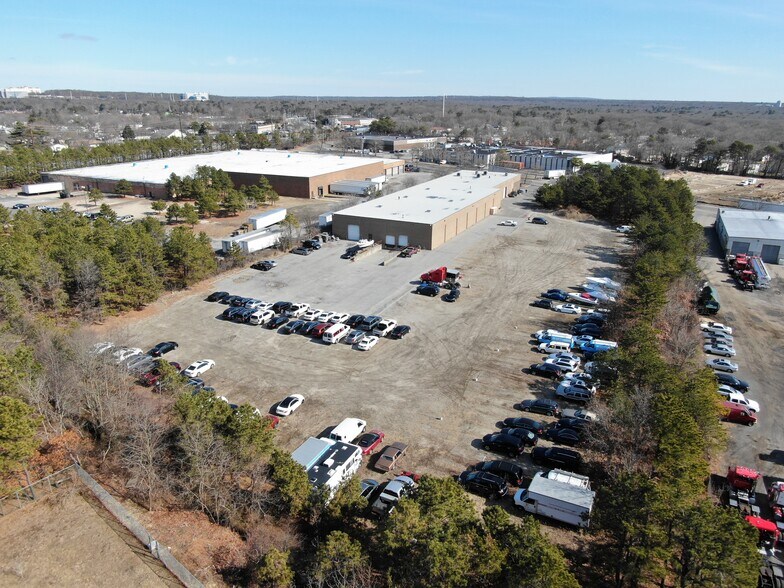 39 Windsor Pl, Central Islip, NY à louer - Photo principale – Image 1 sur 1