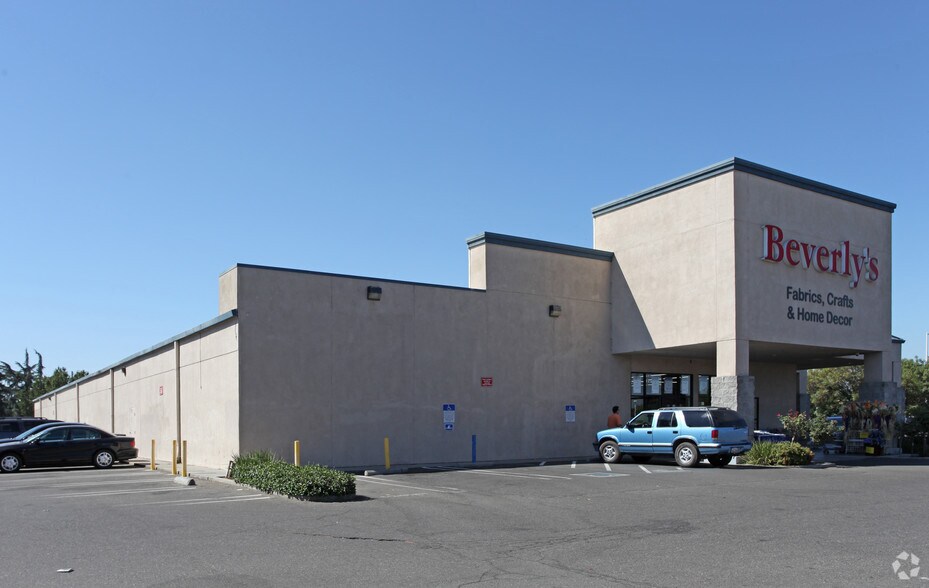 2013 Evergreen Ave, Modesto, CA à vendre - Photo de l’immeuble – Image 3 sur 4