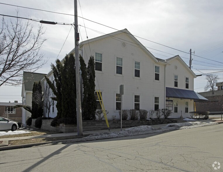 101 E Pier St, Port Washington, WI à louer - Photo de l’immeuble – Image 3 sur 9