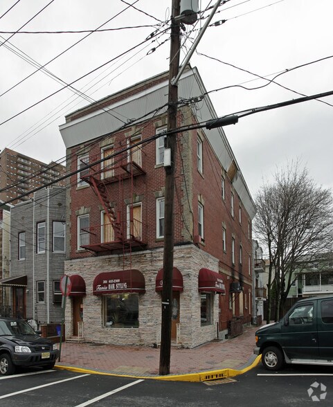 119 59th St, West New York, NJ à vendre - Photo principale – Image 1 sur 4